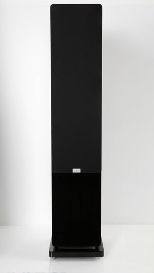 Front view of a used Audiovector QR5 Floorstanding Speaker in a Gloss Black finish showing Grille