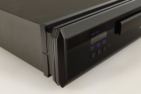 Front left corner of a used AVI Laboratories S2000MC CD Player