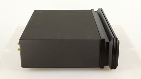 Left side view of a used AVI Laboratories S2000MC CD Player