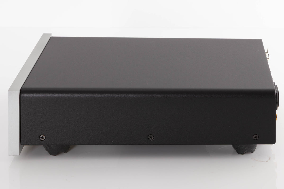 Right side view of a used Bel Canto PRe 3 Pre Amplifier
