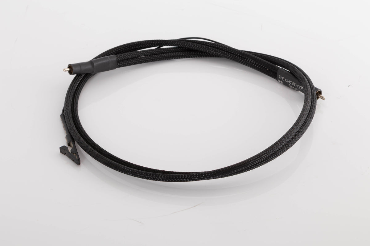 Side view of a used Chord Company Signature 1.0m RCA-RCA Interconnect with Earth