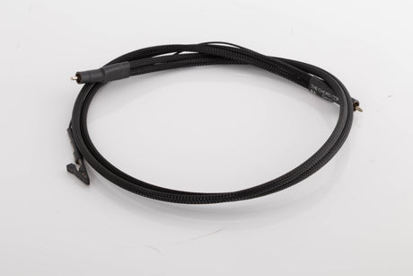 Side view of a used Chord Company Signature 1.0m RCA-RCA Interconnect with Earth