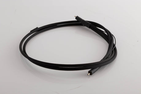 Side view of a used Chord Company Signature 1.0m RCA-RCA Interconnect with Earth