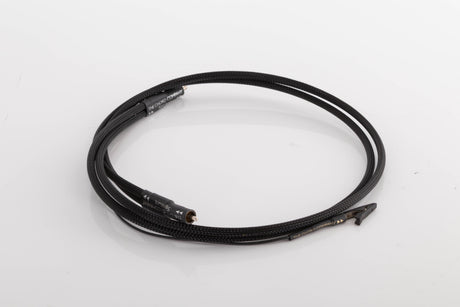 Side view of a used Chord Company Signature 1.0m RCA-RCA Interconnect with Earth