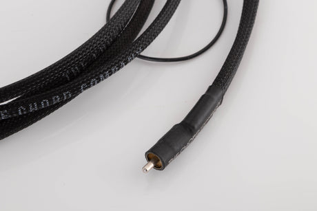 Close up view of a used Chord Company Signature 2.0m RCA-RCA Interconnect with Earth cable