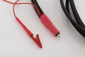 Close up view of a used Chord Company Signature 2.0m RCA-RCA Interconnect with Earth cable