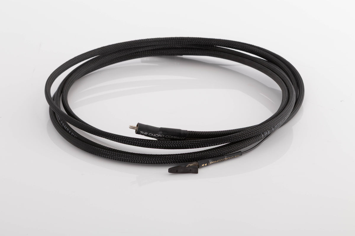 Side view of a used Chord Company Signature 2.0m RCA-RCA Interconnect with Earth cable