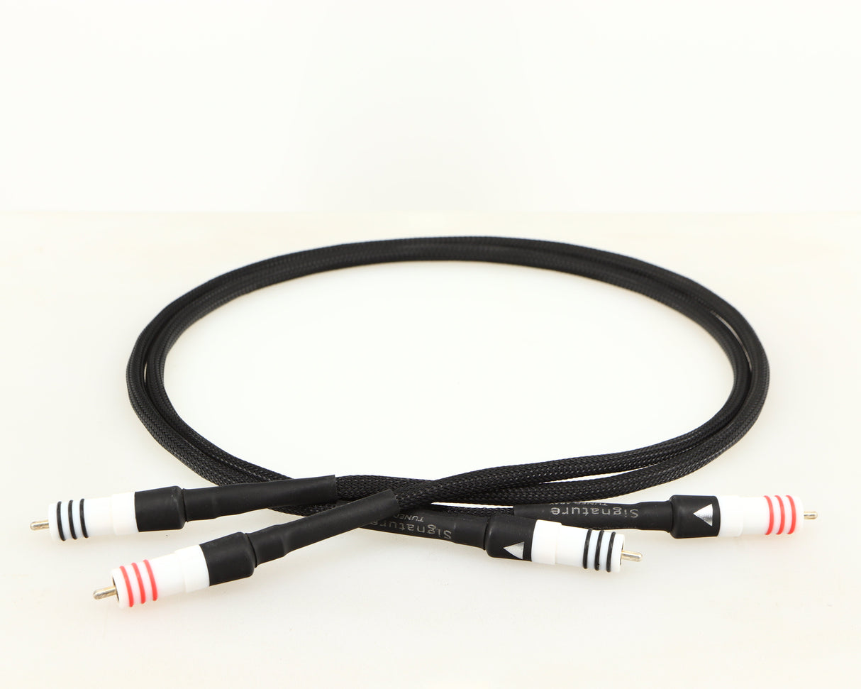 Front view of a used Chord Signature Tuned Aray Interconnect Cable 1.0m RCA-RCA