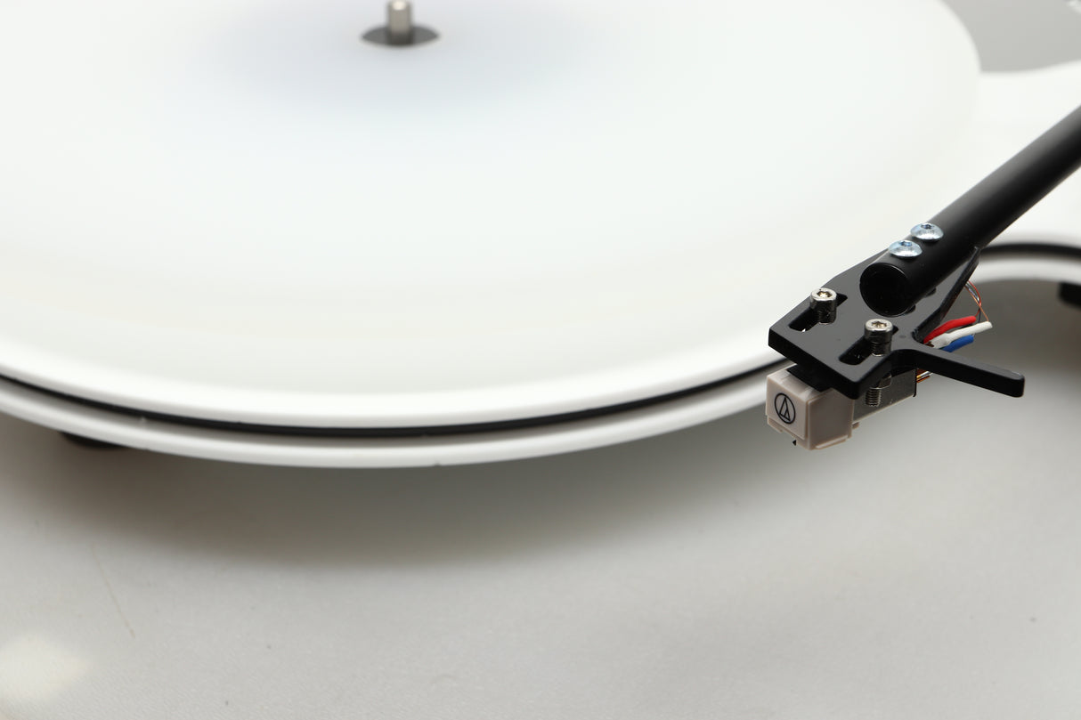 Close up view of a used Edwards Audio Apprentice Turntable in White finish 