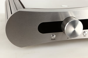 Close up view of a used GATO DIA-250S Integrated Amplifier in High Gloss Walnut finish