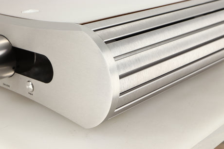 Front right corner view of a used GATO DIA-250S Integrated Amplifier in High Gloss Walnut finish