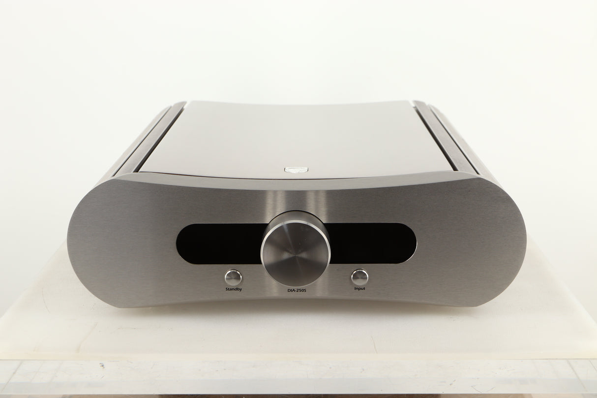 Front view of a used GATO DIA-250S Integrated Amplifier in High Gloss Walnut finish