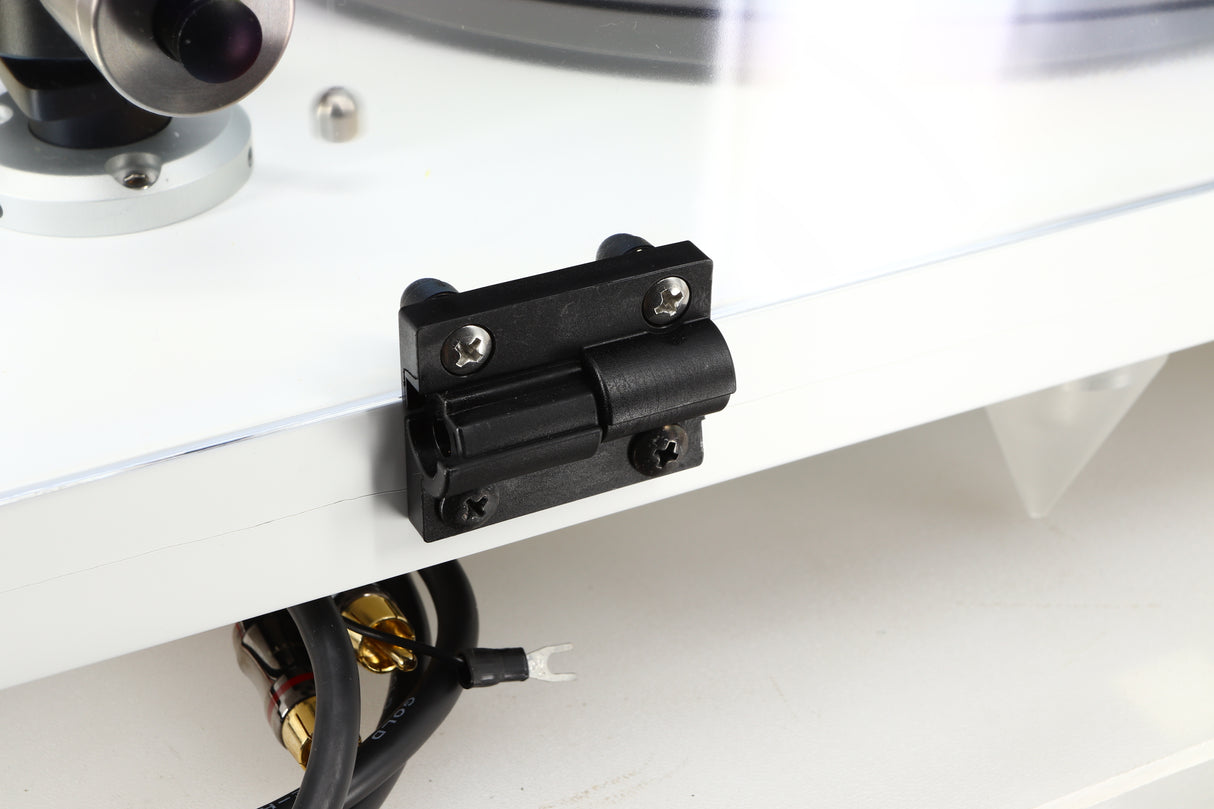 Close up of a used Gold Note Valore 425 Plus Turntable W/ Tonearm in a white finish showing crack along rear