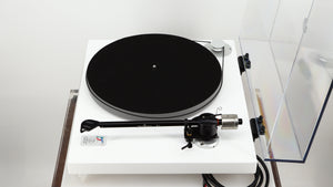 Right side view of a used Gold Note Valore 425 Plus Turntable W/ Tonearm in a white finish