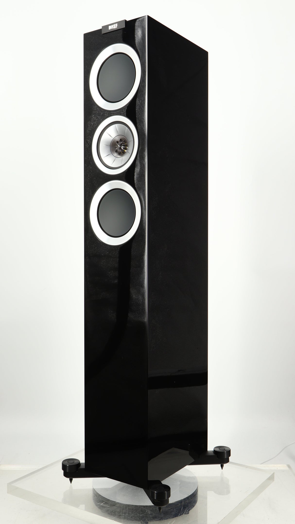 Front right corner of a used KEF R500 Floorstanding Speaker in a gloss black finish