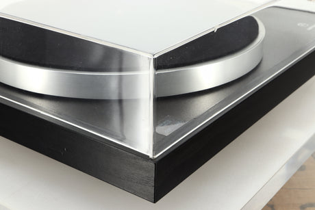 Front left corner of a used Linn Basik Turntable / Akito Tonearm in a black finish