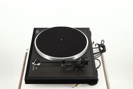 Right side view of a used Linn Basik Turntable / Akito Tonearm in a black finish