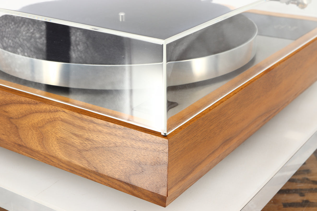 Front left corner of a used Linn LP12 Akurate Turntable / Ekos SE Tonearm / Krystal Cartridge in a walnut finish