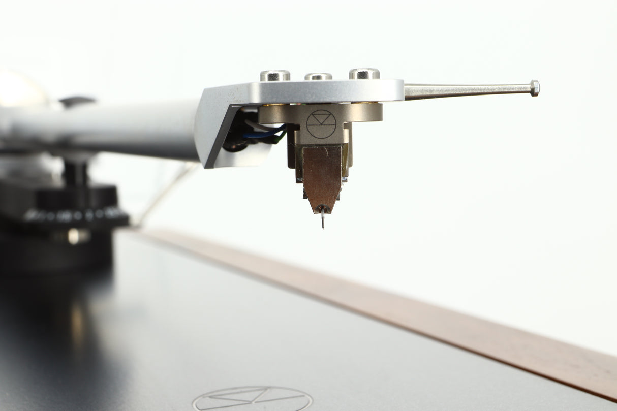 Close uo view of a used Linn LP12 Select Turntable in walnut finish showing the Kendo moving coil cartridge 