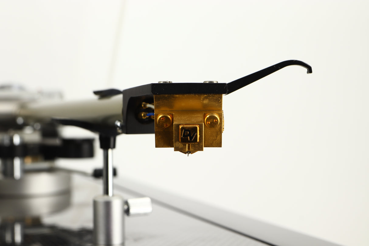 Close up view of a Linn LP12 Turntable in Black Gloss finish with Funk Firm Vector Link Upgrade, Ittok Tonearm, and Dynavector Karat D17D3 Cartridge