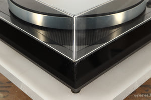 Front left corner view of a Linn LP12 Turntable in Black Gloss finish with Funk Firm Vector Link Upgrade, Ittok Tonearm, and Dynavector Karat D17D3 Cartridge