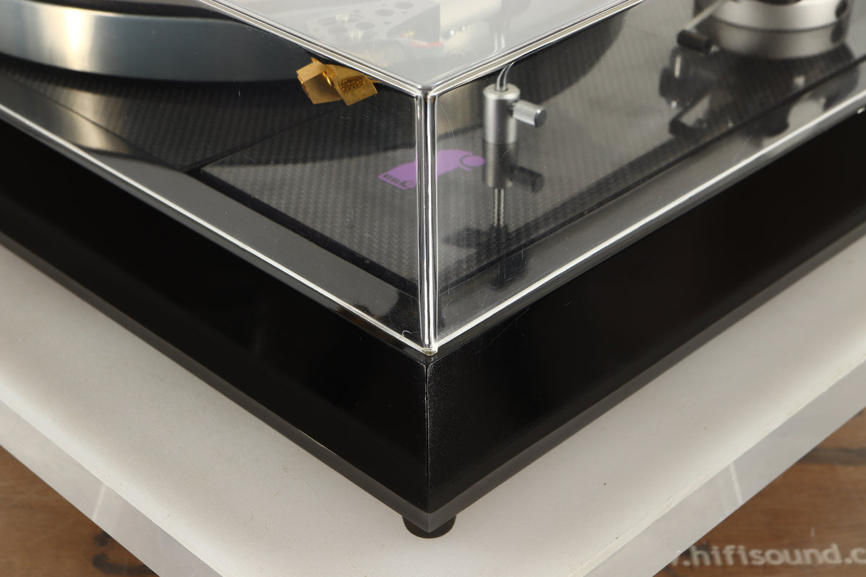 Front right corner view of a Linn LP12 Turntable in Black Gloss finish with Funk Firm Vector Link Upgrade, Ittok Tonearm, and Dynavector Karat D17D3 Cartridge