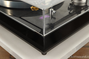 Front right corner view of a Linn LP12 Turntable in Black Gloss finish with Funk Firm Vector Link Upgrade, Ittok Tonearm, and Dynavector Karat D17D3 Cartridge