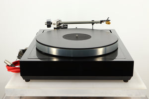 Side view of a Linn LP12 Turntable in Black Gloss finish with Funk Firm Vector Link Upgrade, Ittok Tonearm, and Dynavector Karat D17D3 Cartridge