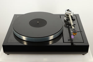Top view of a Linn LP12 Turntable in Black Gloss finish with Funk Firm Vector Link Upgrade, Ittok Tonearm, and Dynavector Karat D17D3 Cartridge