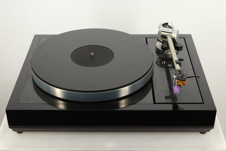 Top view of a Linn LP12 Turntable in Black Gloss finish with Funk Firm Vector Link Upgrade, Ittok Tonearm, and Dynavector Karat D17D3 Cartridge