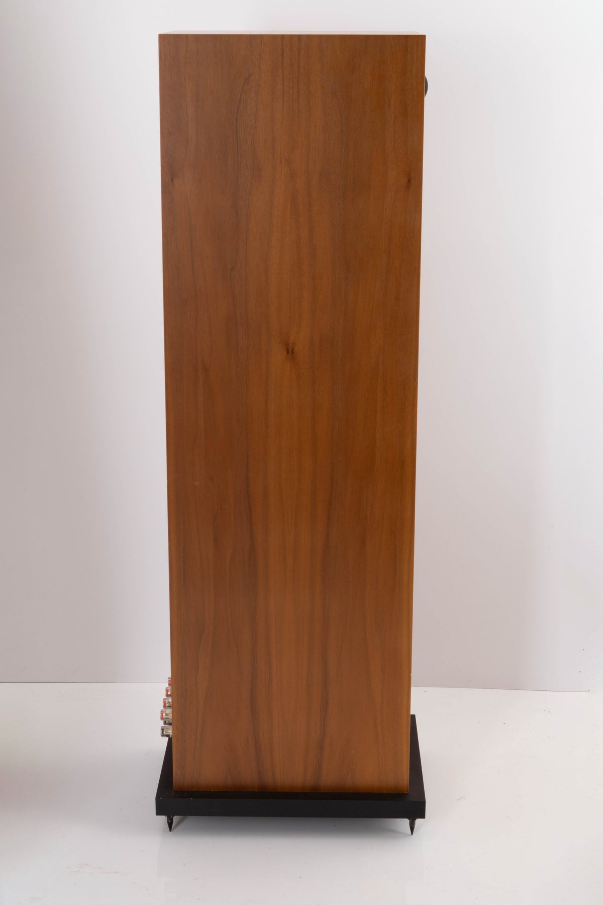 Side view of a used Linn Majik 140 Floorstanding Speaker