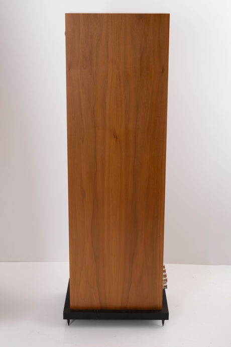 Side view of a used Linn Majik 140 Floorstanding Speaker
