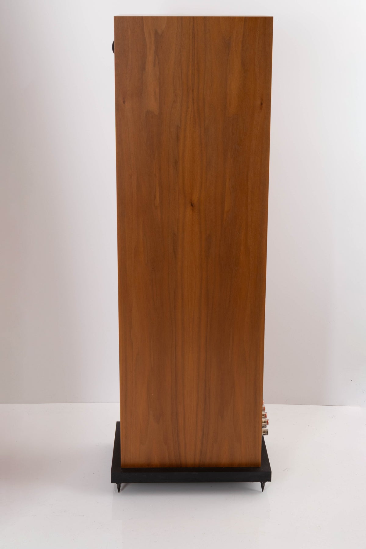 Side view of a used Linn Majik 140 Floorstanding Speaker