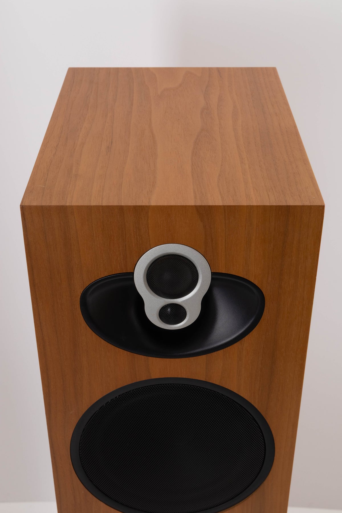 Top view of a used Linn Majik 140 Floorstanding Speaker