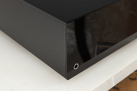 Front left corner of a used Linn Majik DSM5 Network Music System in a black finish