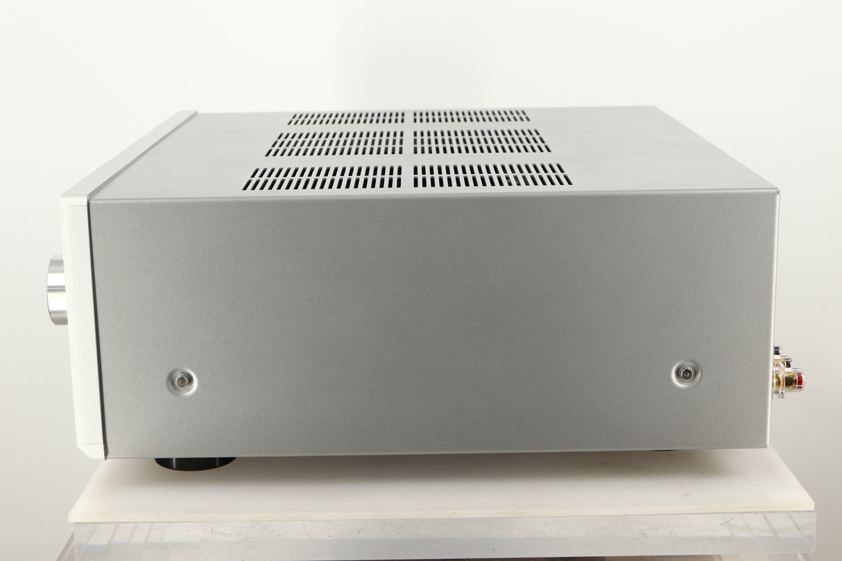 Side view of a used Luxman 505z Integrated Amplifier