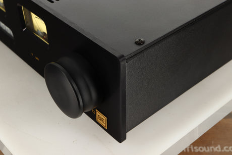 Front right corner view of a used Magnum Dynalab MD90T SE Tuner