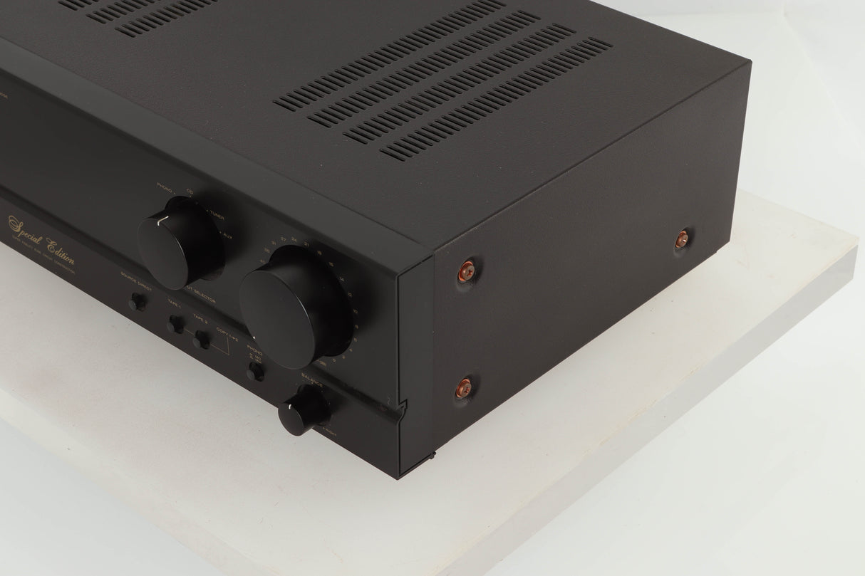 Front right corner view of a used Marantz PM-40SE Integrated Amplifier