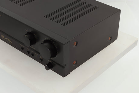 Front right corner view of a used Marantz PM-40SE Integrated Amplifier