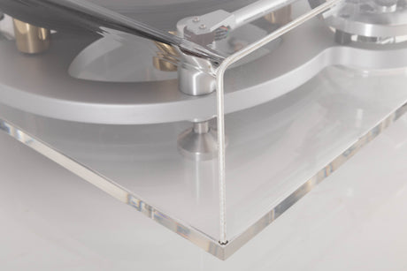Front right corner of a used Michell Gyrodec Turntable / SME IV Tonearm / Transfiguration Phoenix Cartridge