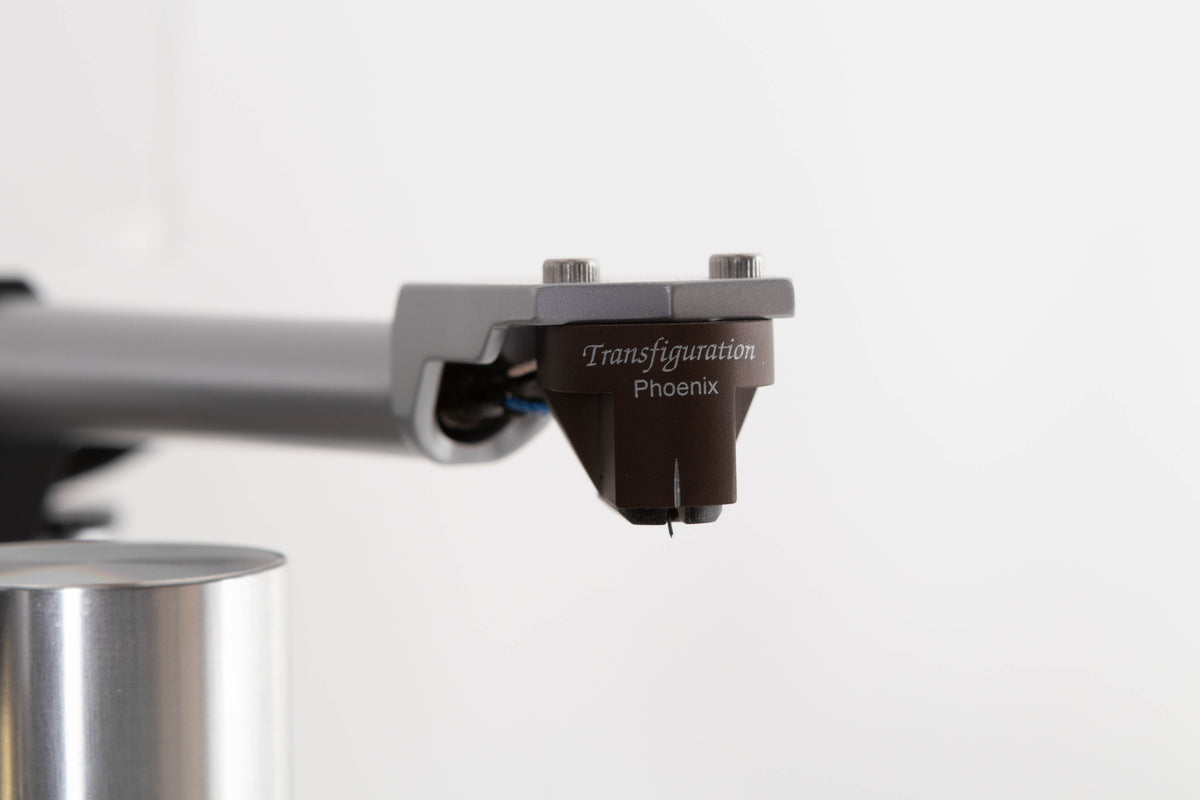 Close up of a used Michell Gyrodec Turntable / SME IV Tonearm / Transfiguration Phoenix Cartridge showing stylus