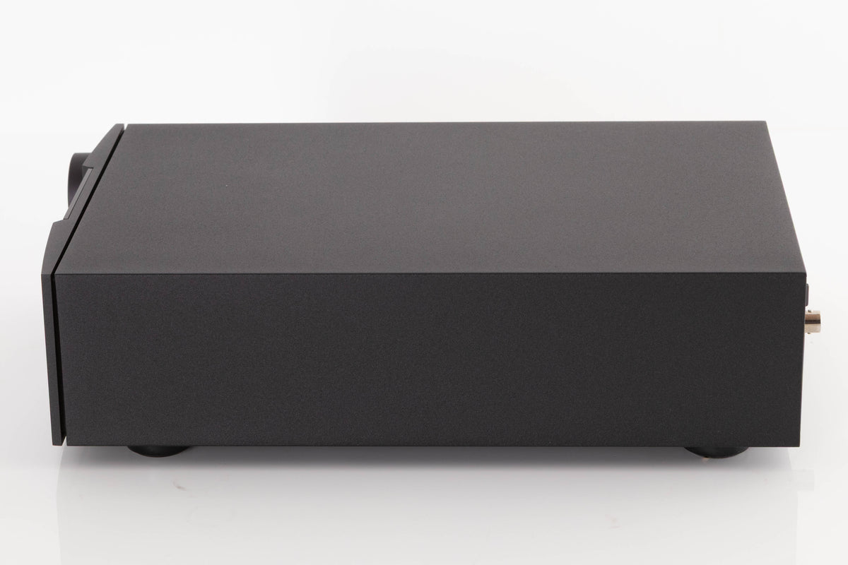 Right side view of a used Naim DAC V-1 Digital Analogue Converter in a Black finish