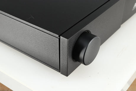 Front left corner of a used Naim NAIT 5si Integrated Amplifier in a black finish