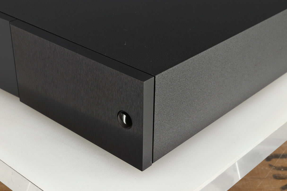 Front right corner of a used Naim NAP 250 Power Amplifier in a black finish