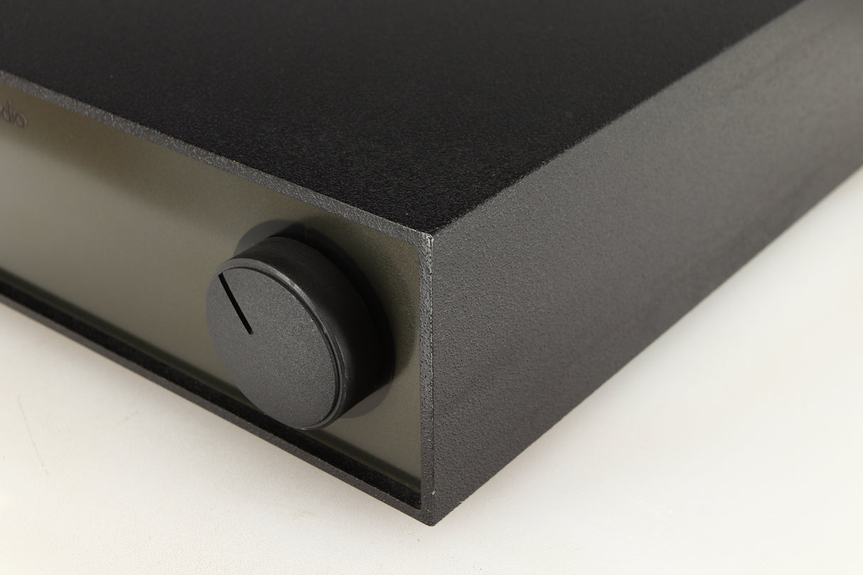 Front right corner of a used Naim NAP140 Power Amplifier in a black finish