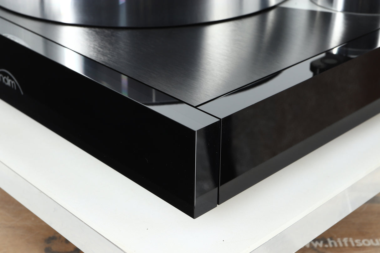 Front right corner of a used Naim Solstice Special Edition Turntable in a black finish