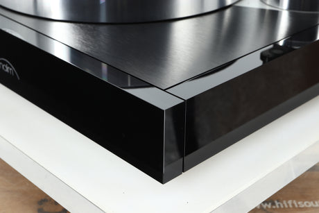 Front right corner of a used Naim Solstice Special Edition Turntable in a black finish