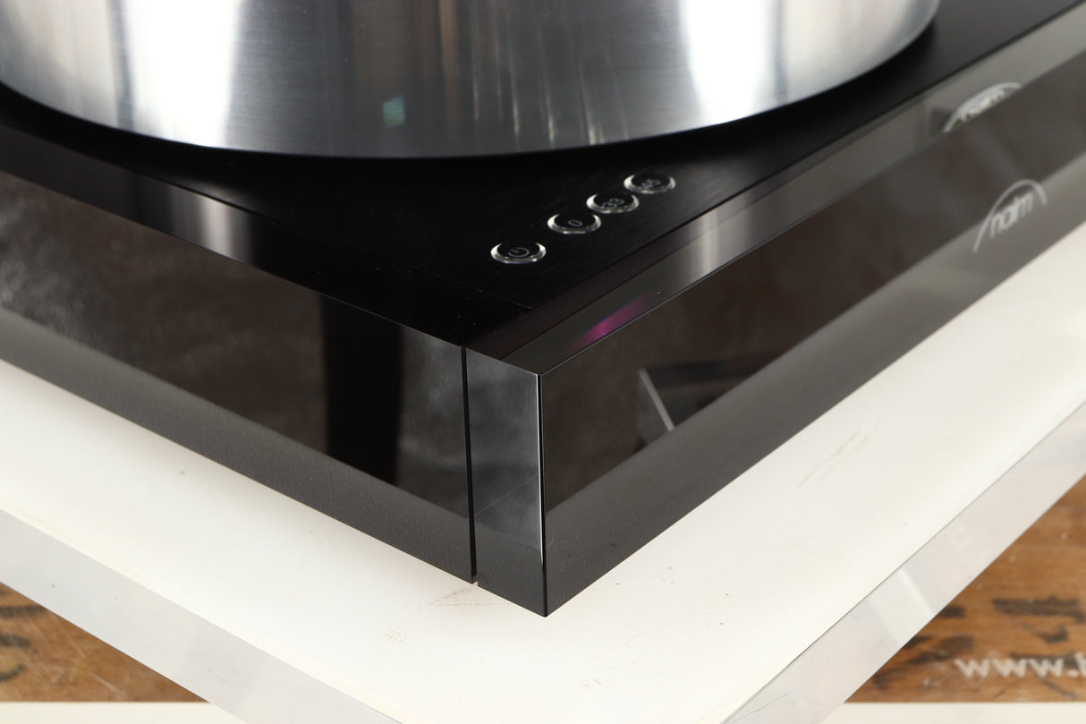 Front left corner of a used Naim Solstice Turntable Package in a black finish