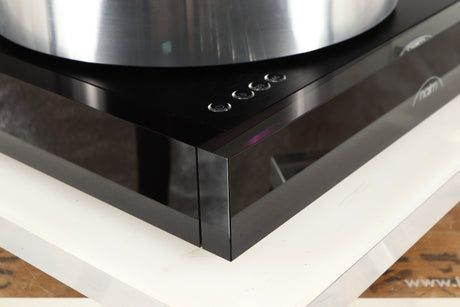 Front left corner of a used Naim Solstice Turntable Package in a black finish
