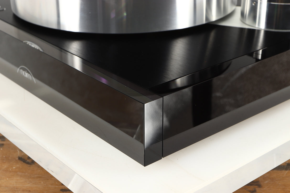 Front right corner of a used Naim Solstice Turntable Package in a black finish